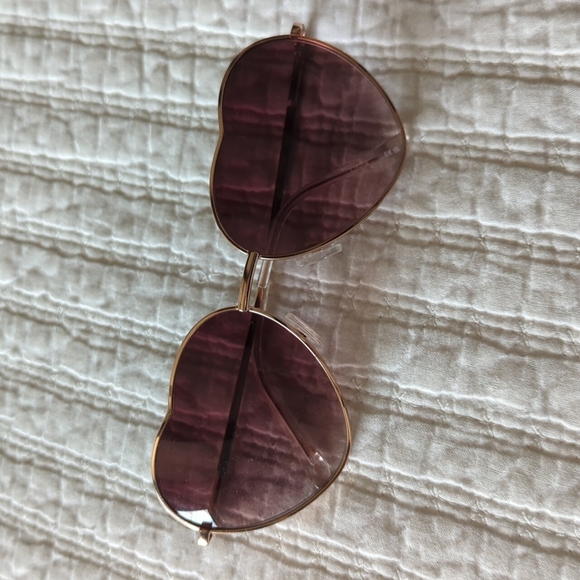 💜 Circus NY Heart Sunglasses - Picture 2 of 7